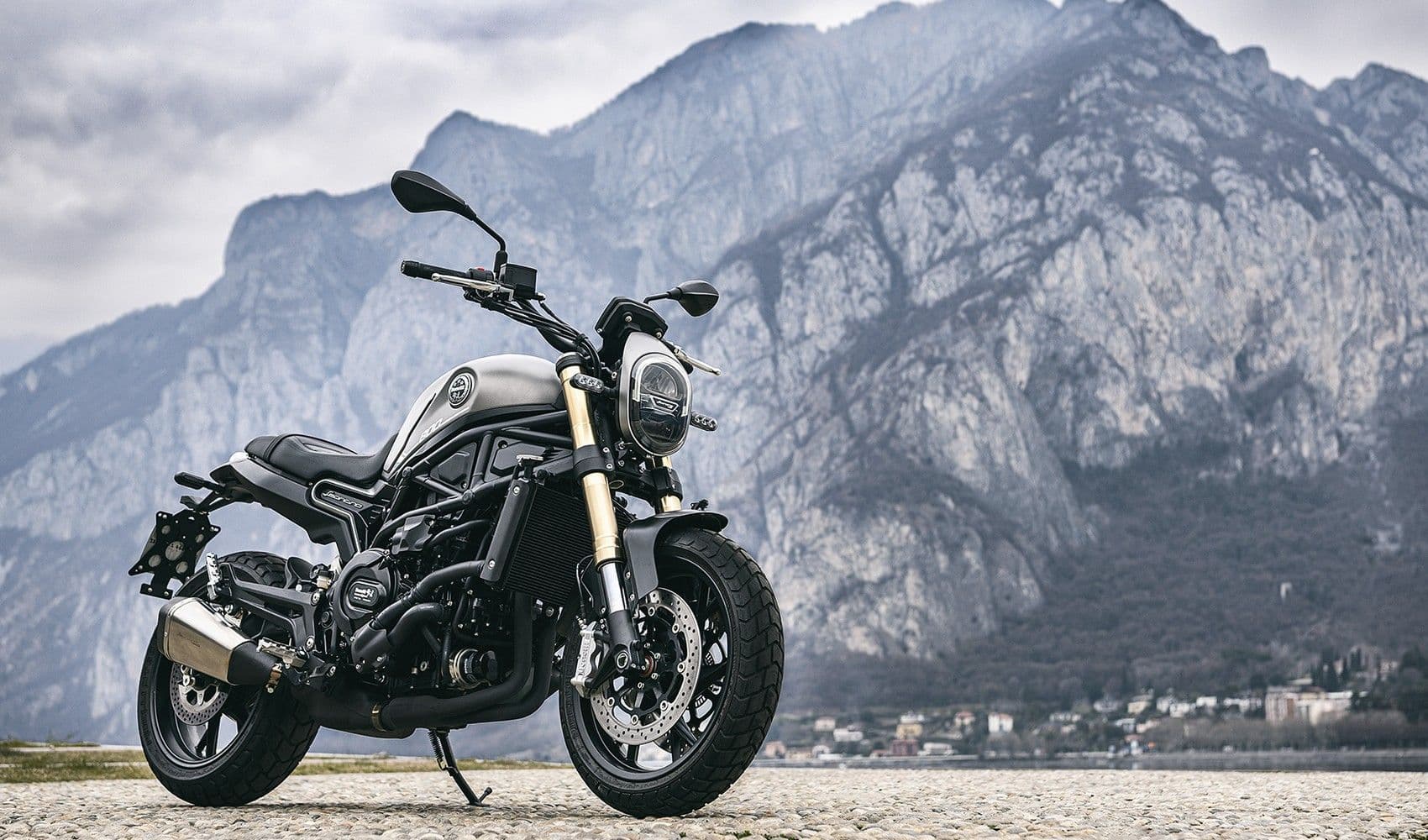 Мотоцикл Benelli Leoncino 800