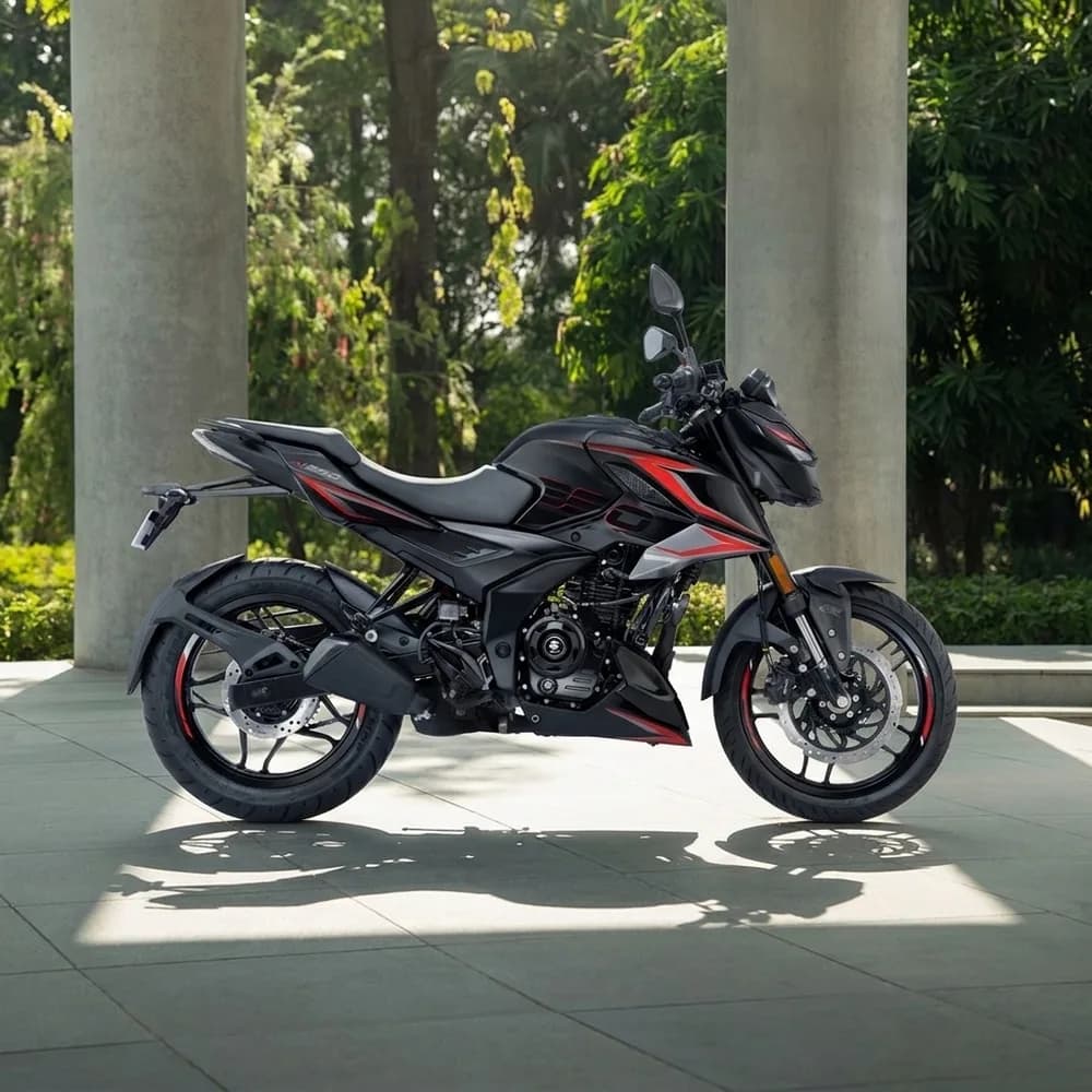Мотоцикл Bajaj Pulsar N250 чёрный